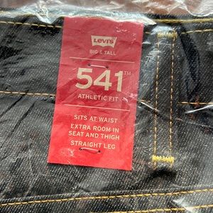 Levi’s dark wash men’s jeans